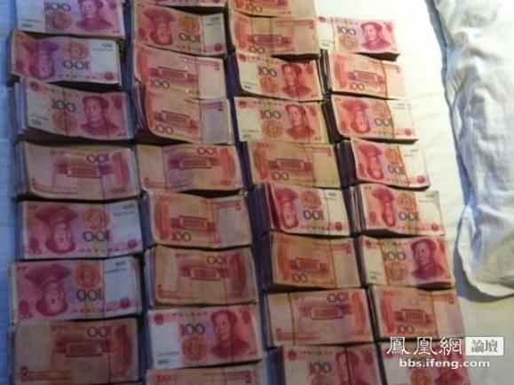 网上惊现90后女生开房炫富门