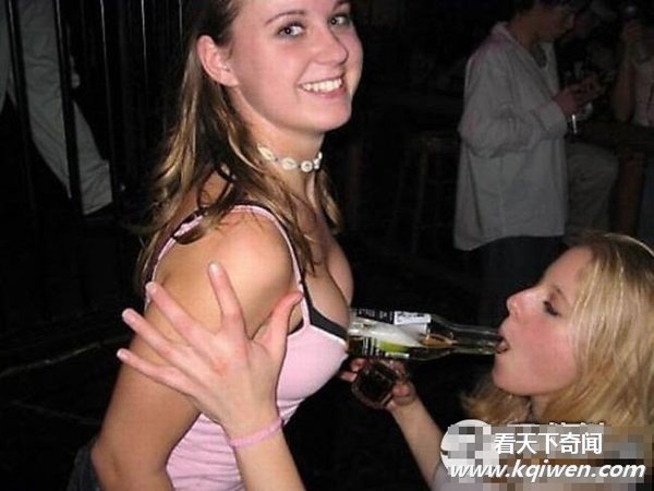 国外女孩喝酒的疯狂招数