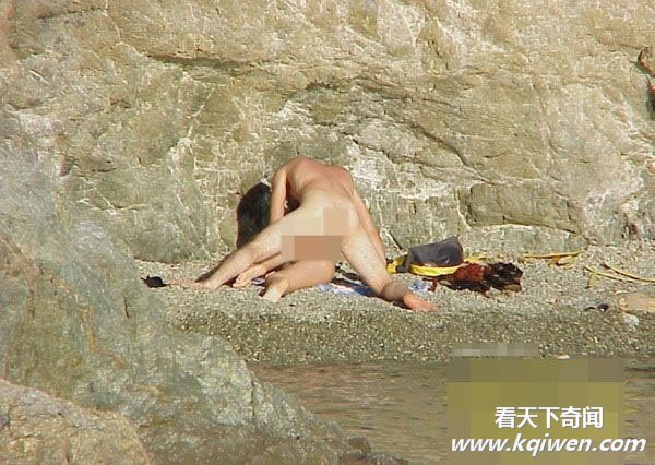 崖壁下一对全裸男女销魂打野战被人拍摄直播(组图)